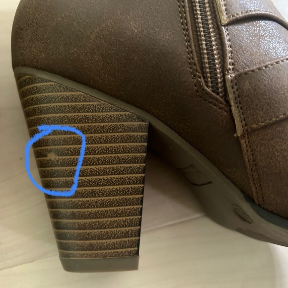 Brown Chunky Heel Buckled Strap Ankle Booties 5.5 - Picture 9 of 14